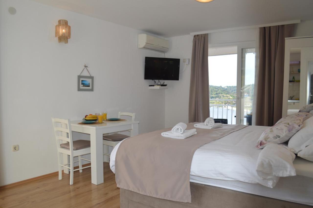 Apartmani Luan Vis Exterior photo